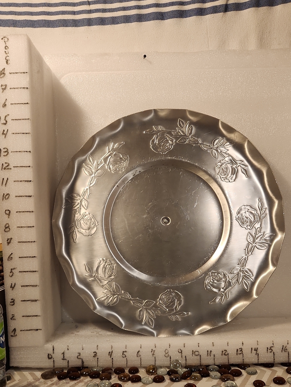 Beautiful Mid-Century Modern 14-inch rotating Lazy Susan serving tray by Hammer.